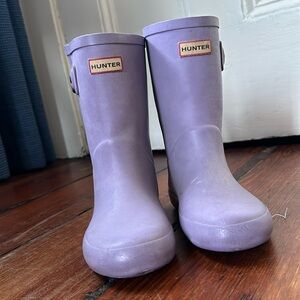 Hunter Boots w/ adjustable buckle and stretch - lavender - size 11 child
